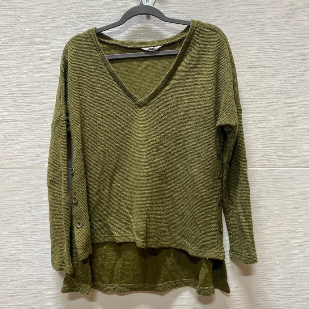 BB Dakota Sweater with Buttons on the Sides